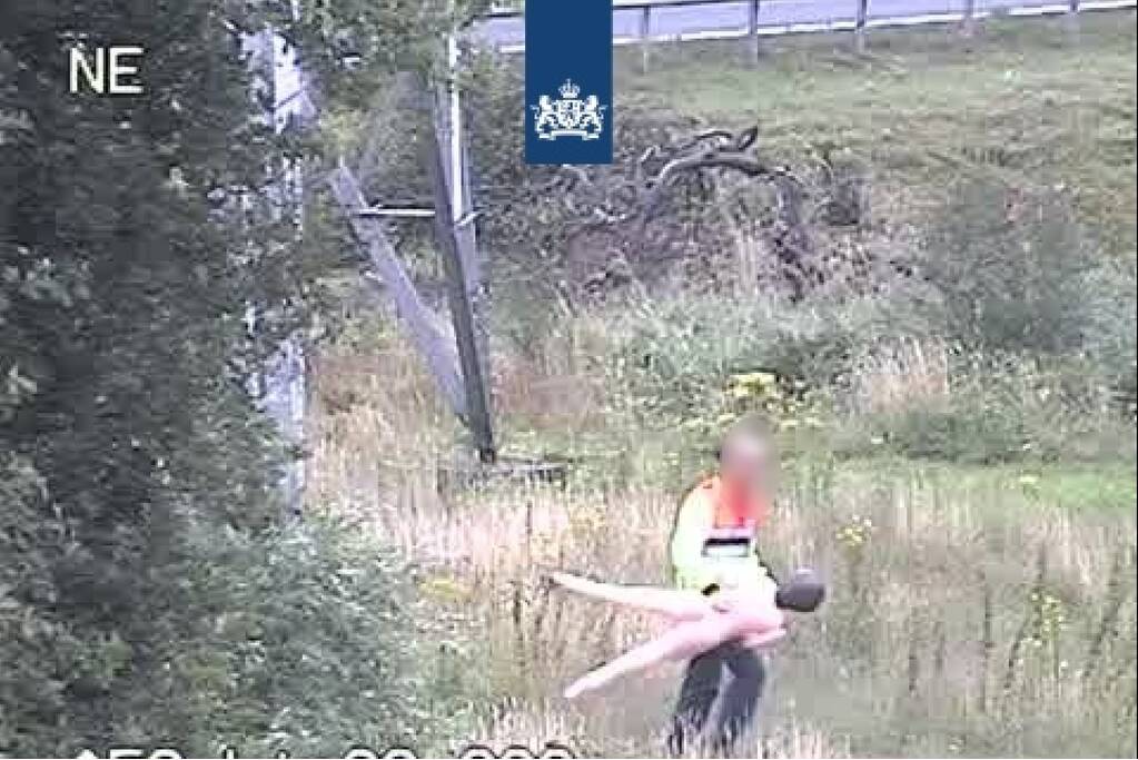 Opblaaspop leidt verkeer af op A58 bij knooppunt Baars