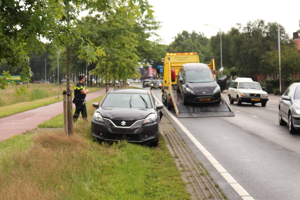 Twee auto's en bestelbus betrokken bij verkeersongeval