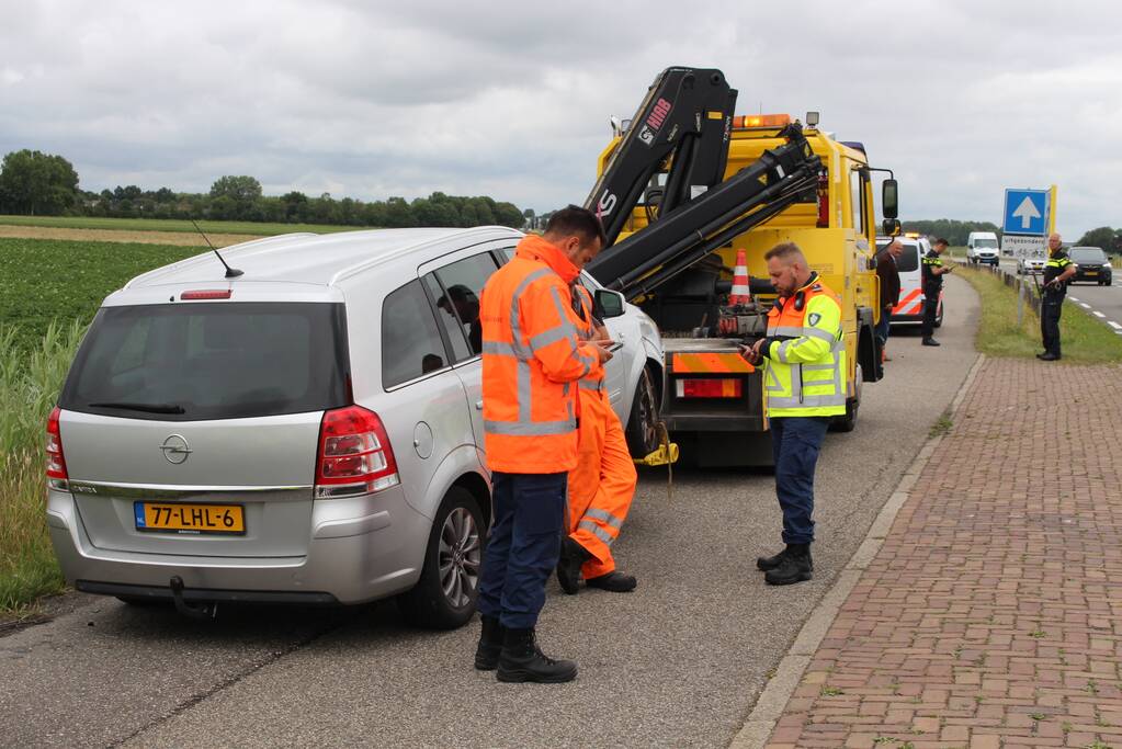 Twee auto's botsen na voorangsfout