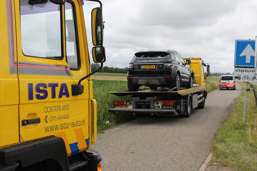 Twee auto's botsen na voorangsfout
