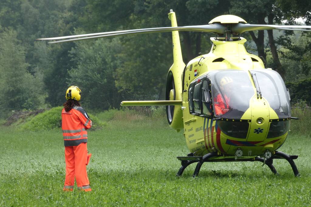 Traumahelikopter landt voor gewonde bij sauna