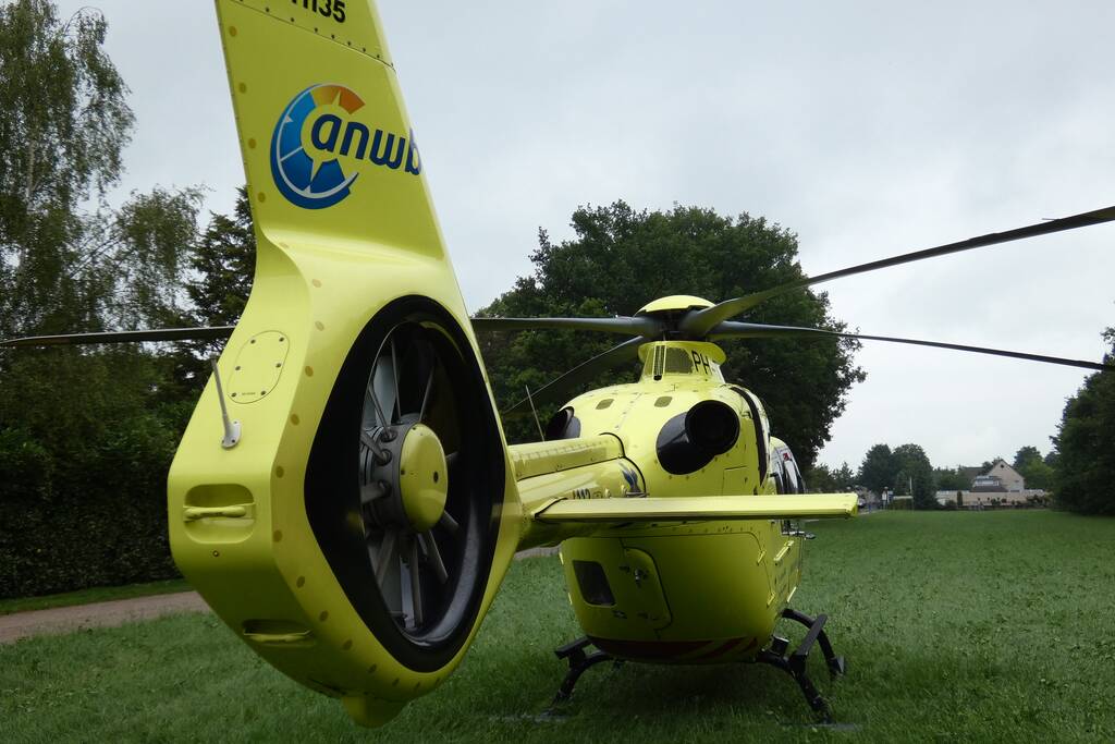 Traumahelikopter landt voor gewonde bij sauna