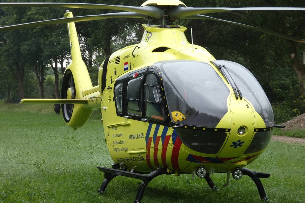 Traumahelikopter landt voor gewonde bij sauna