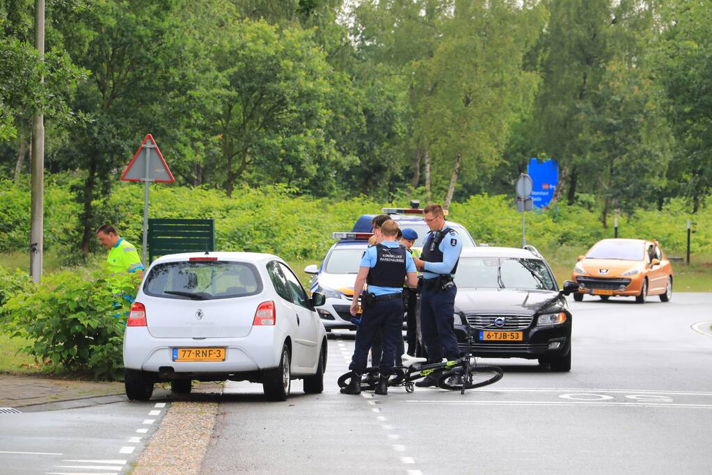 Verkeersongeval tussen auto en mountainbiker