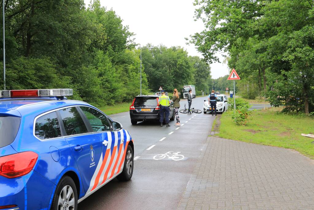 Verkeersongeval tussen auto en mountainbiker