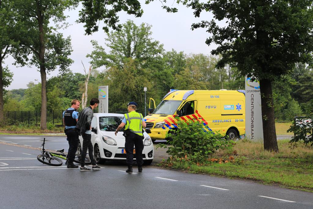 Verkeersongeval tussen auto en mountainbiker