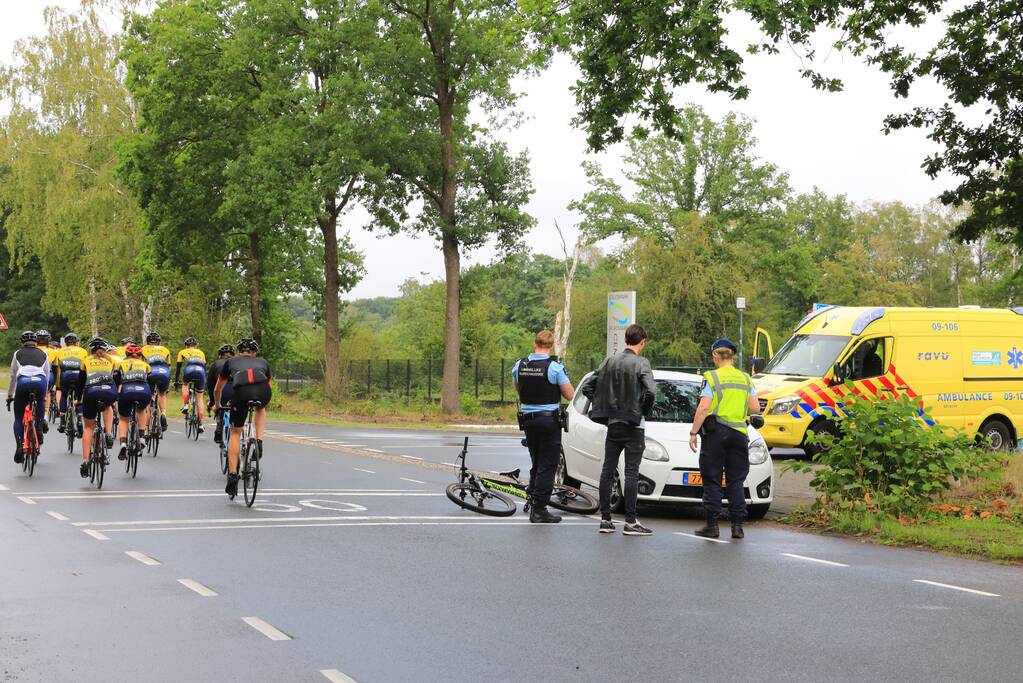 Verkeersongeval tussen auto en mountainbiker