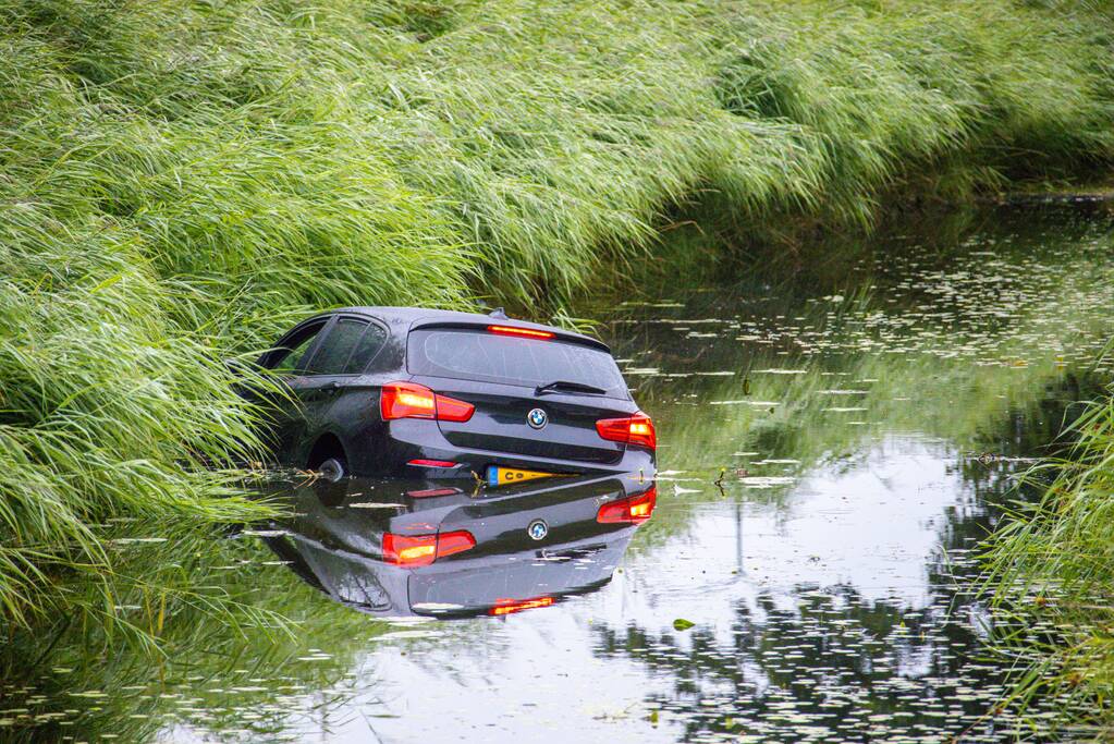 Auto te water geraakt