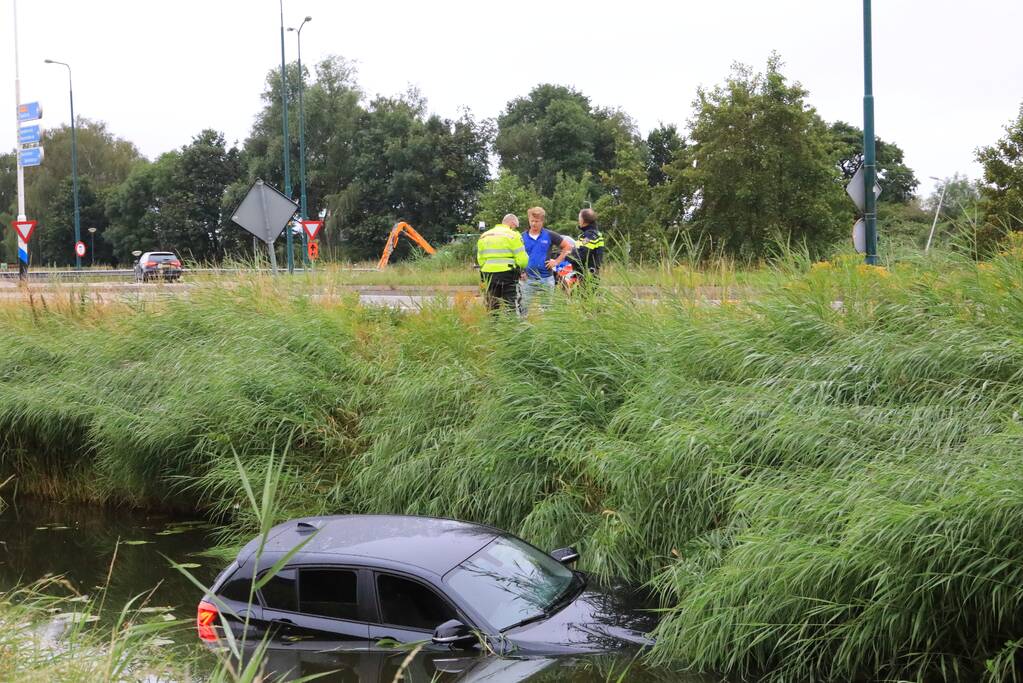 Auto te water geraakt