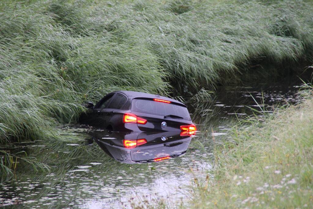 Auto te water geraakt