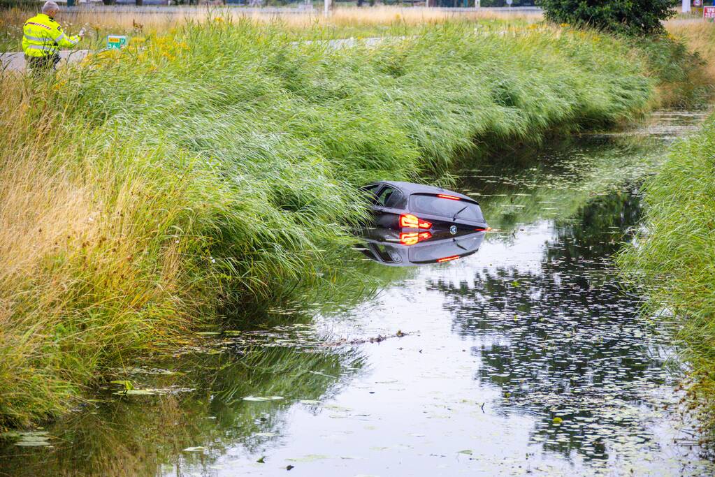 Auto te water geraakt