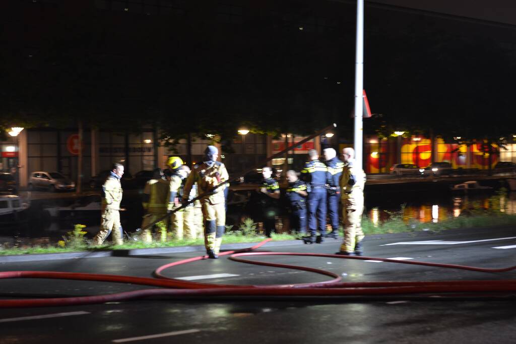 Brand aan boord van boot aan de Neherkade