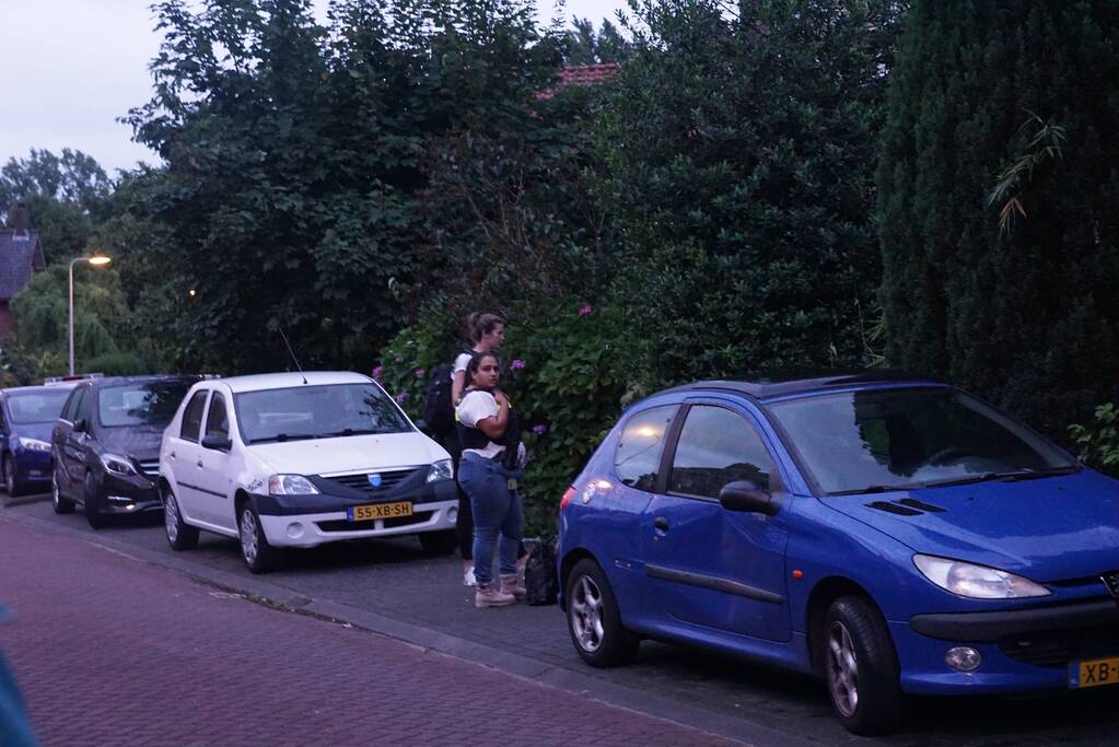 Politie valt woning binnen