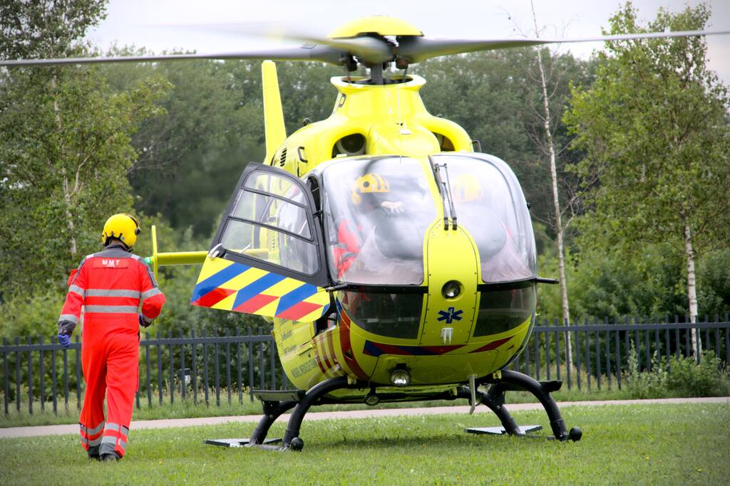 Traumahelikopter landt in Burgemeester Reinaldpark