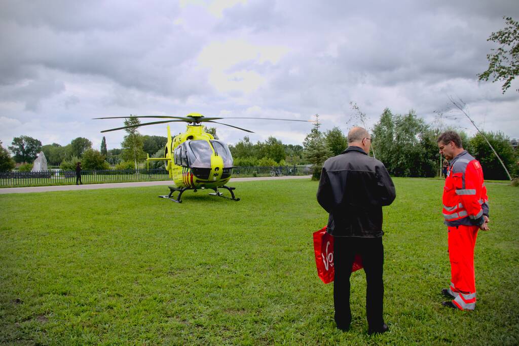 Traumahelikopter landt in Burgemeester Reinaldpark