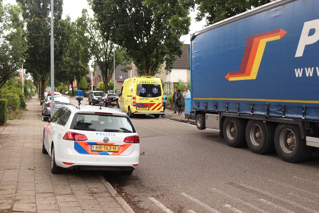 Vrachtwagenchauffeur rijdt fietsster aan