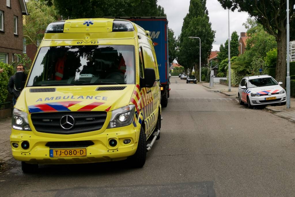 Vrachtwagenchauffeur rijdt fietsster aan