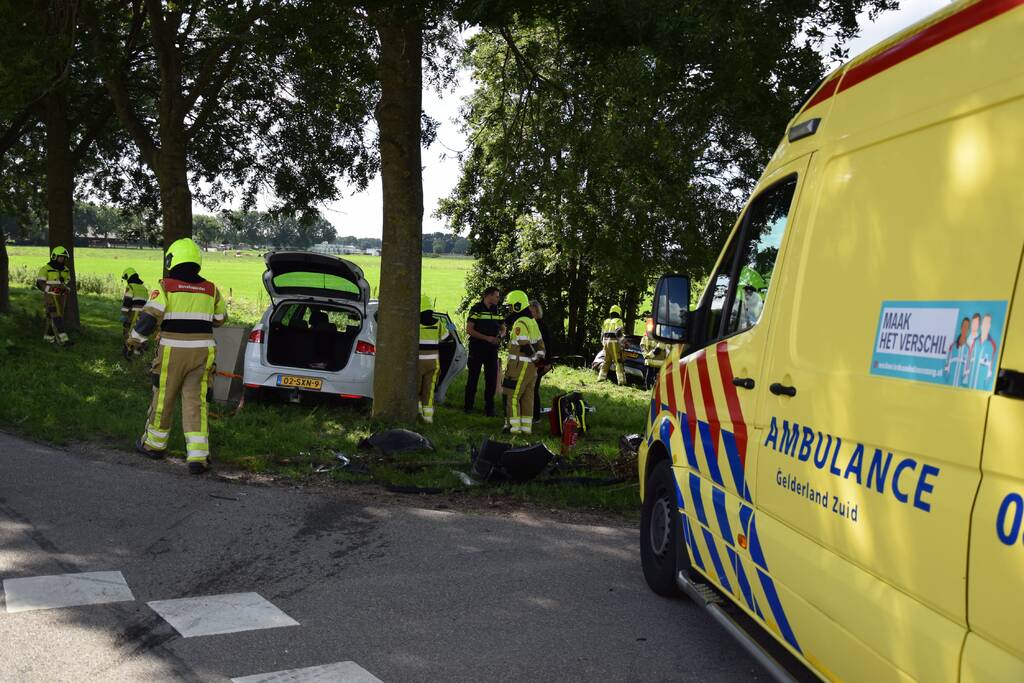Auto belandt in sloot na ongeval
