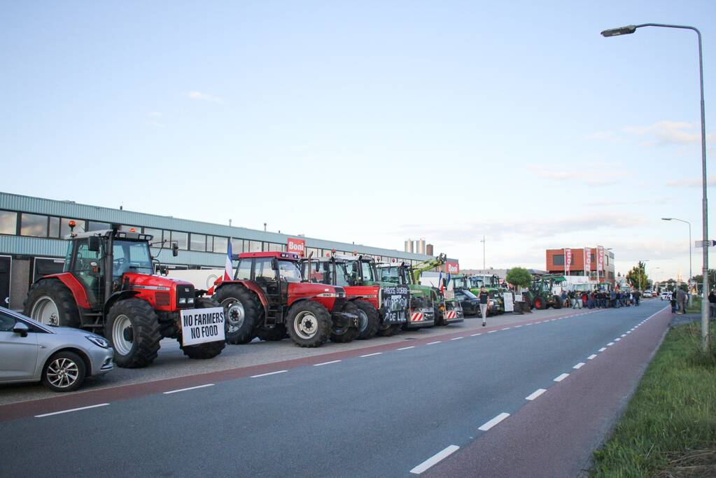 Boeren blokkeren distributiecentrum Boni