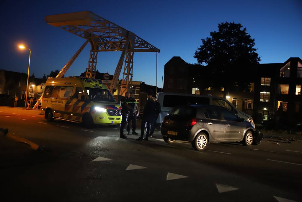 Gewonde na aanrijding met taxibus