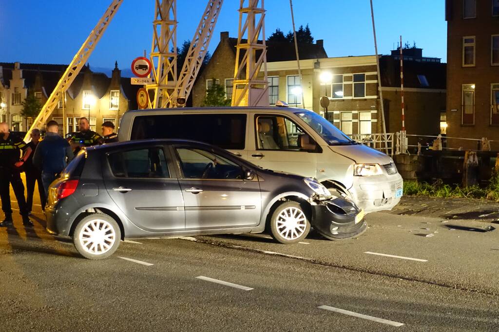 Gewonde na aanrijding met taxibus