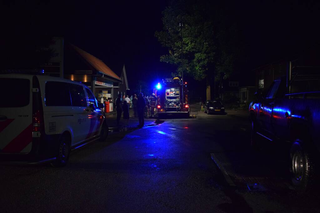 Jeep vliegt in brand tijdens tanken