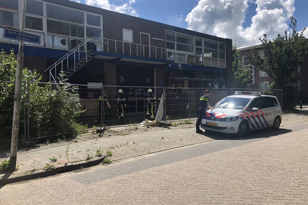 Brand in voormalig autoschadeherstelbedrijf