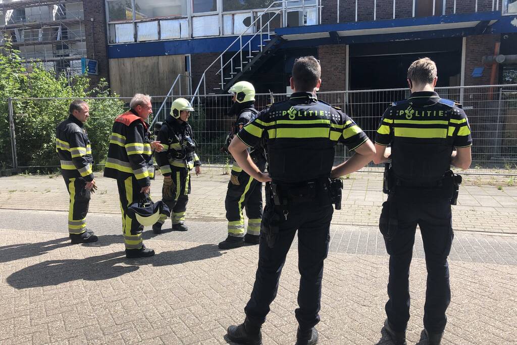 Brand in voormalig autoschadeherstelbedrijf