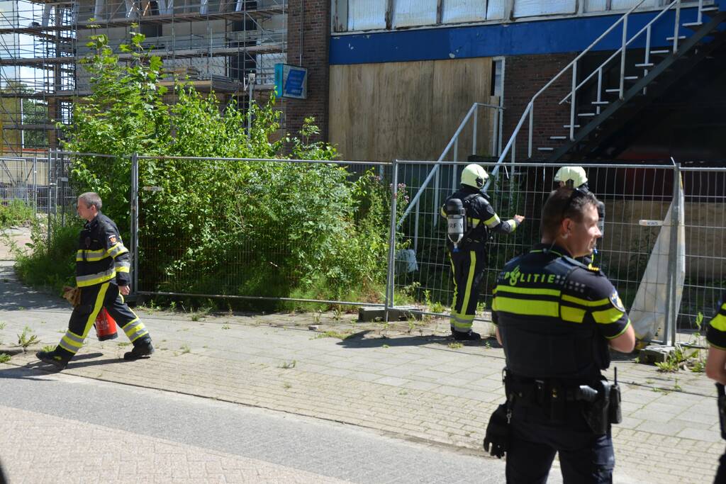 Brand in voormalig autoschadeherstelbedrijf