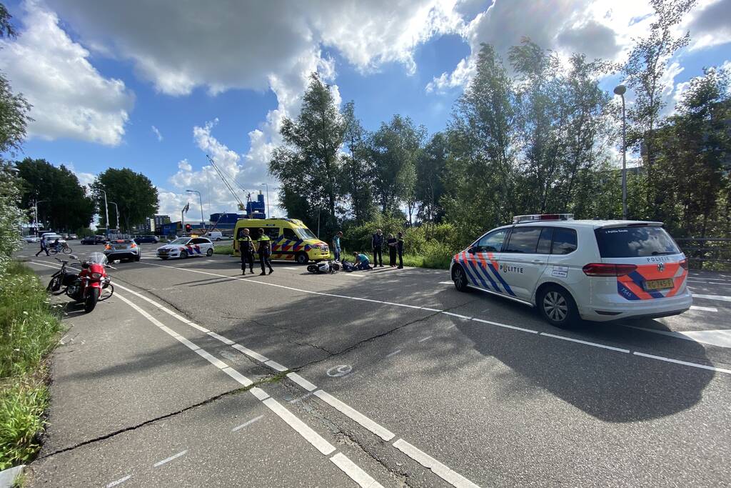 Scooterrijder ernstig gewond bij verkeersongeval