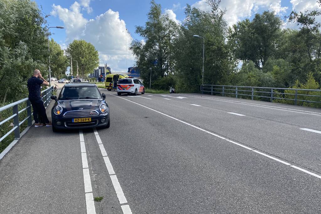 Scooterrijder ernstig gewond bij verkeersongeval