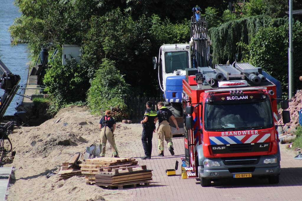 Zeilbootje breekt mast af onder Algerabrug