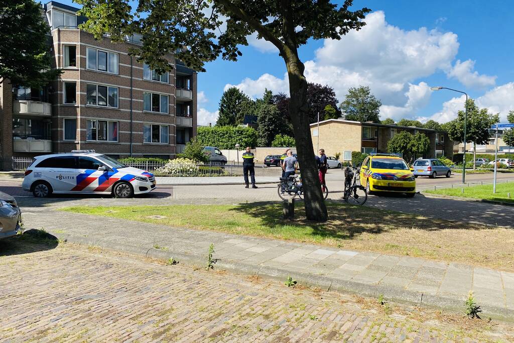 Twee fietsers botsen op elkaar