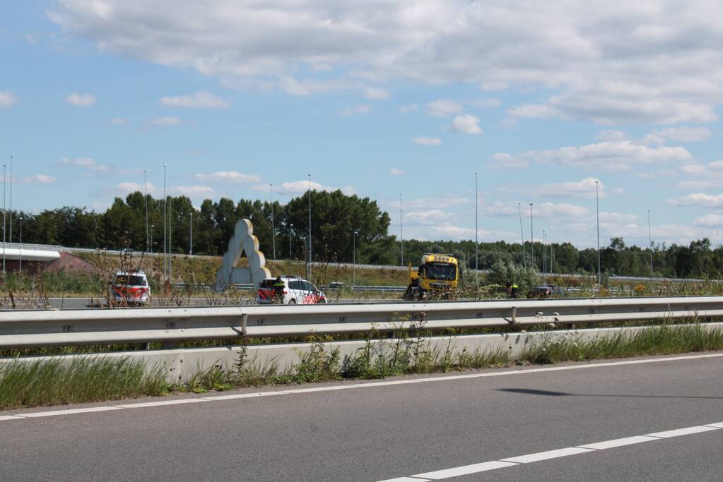 Ongeval tussen twee voertuigen op snelweg