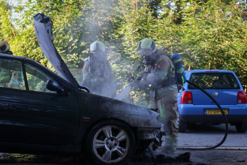 Auto totaal verwoest door brand