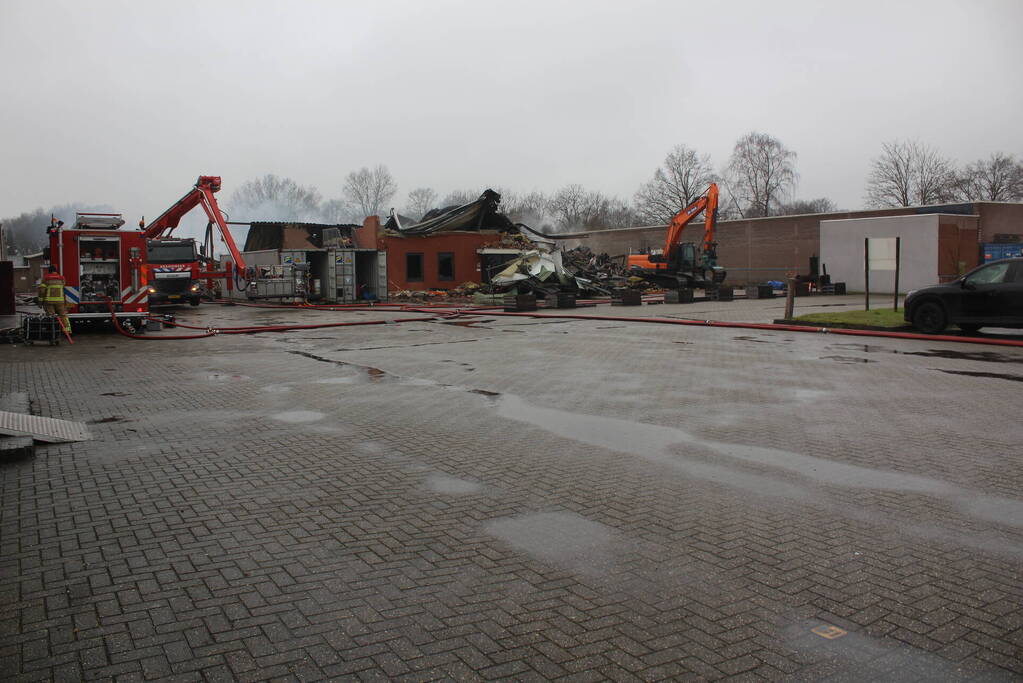 Enorme schade na brand in bedrijfspand