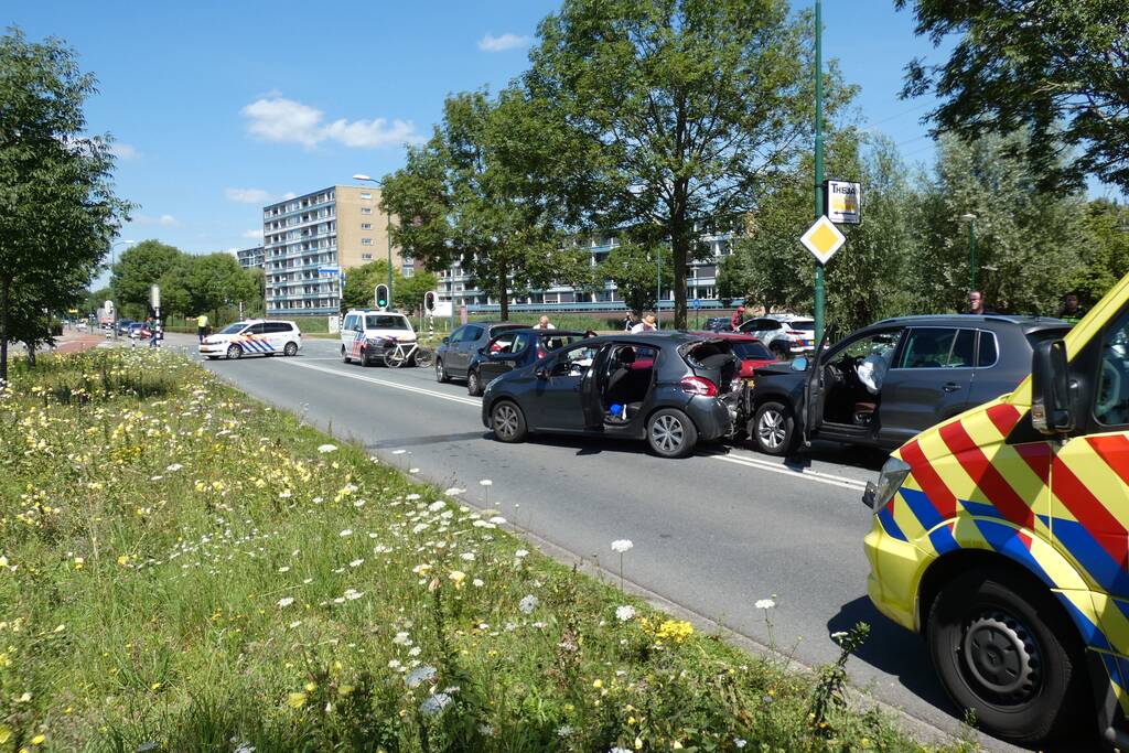 Veel schade bij kettingbotsing
