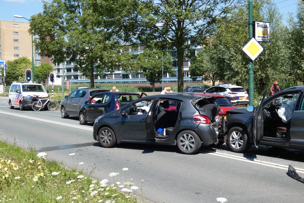 Veel schade bij kettingbotsing