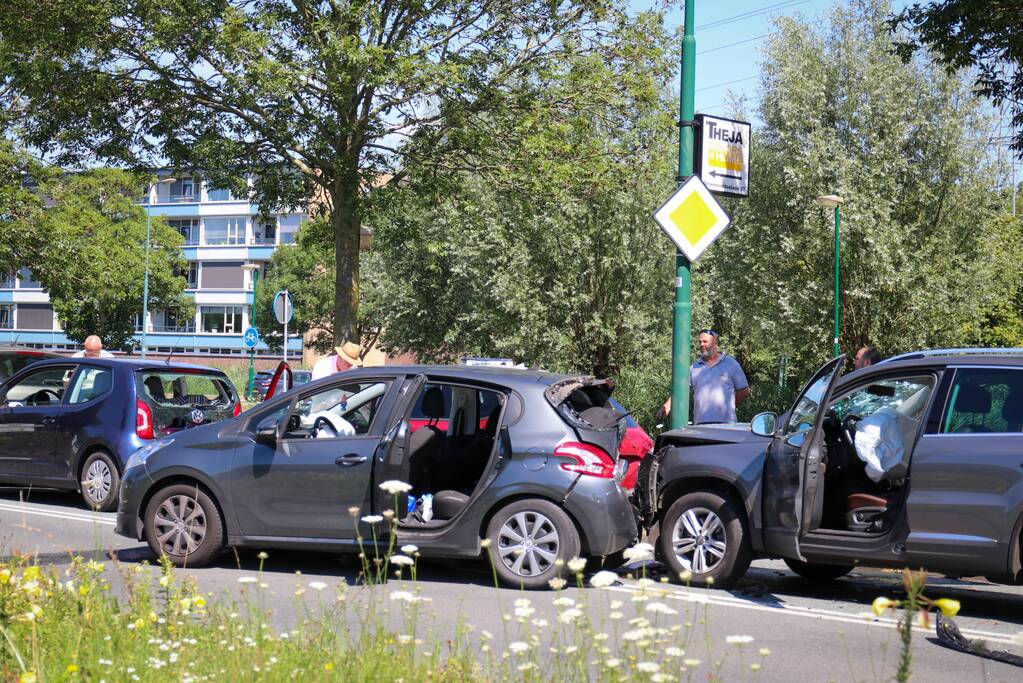 Veel schade bij kettingbotsing