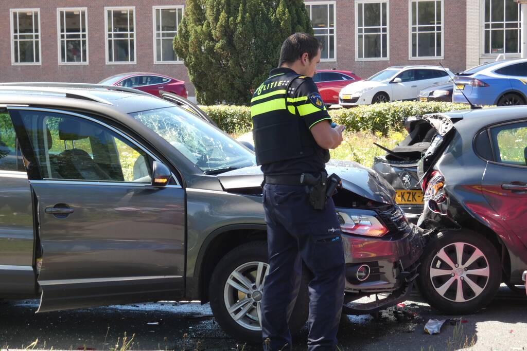 Veel schade bij kettingbotsing