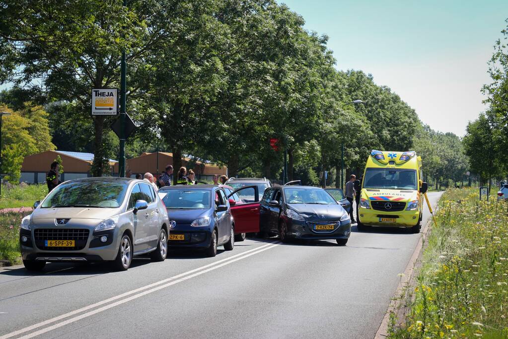 Veel schade bij kettingbotsing