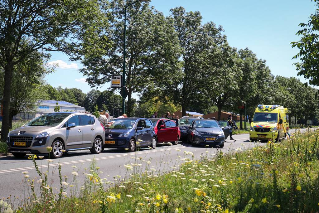 Veel schade bij kettingbotsing