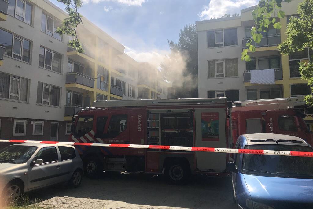 Veel rook bij brand in appartement