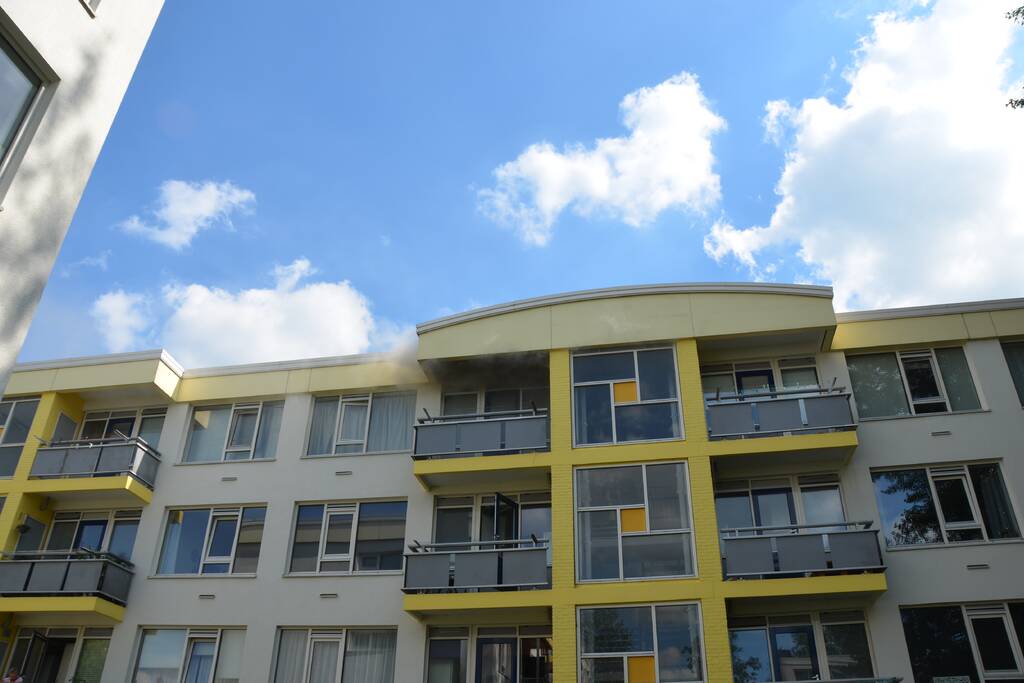 Veel rook bij brand in appartement