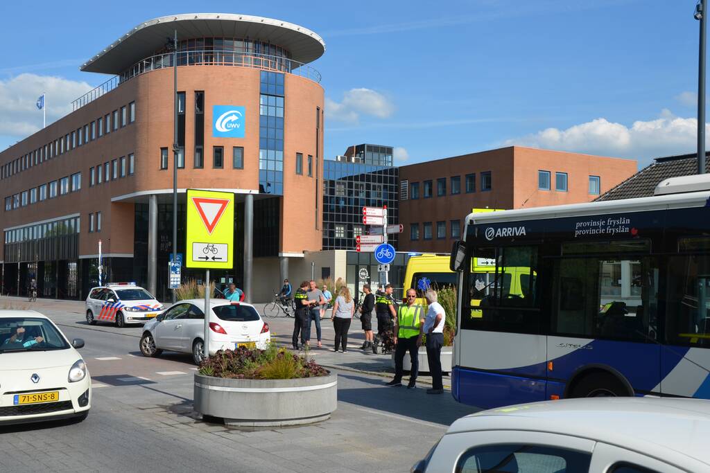 Fietsster gewond na botsing met auto