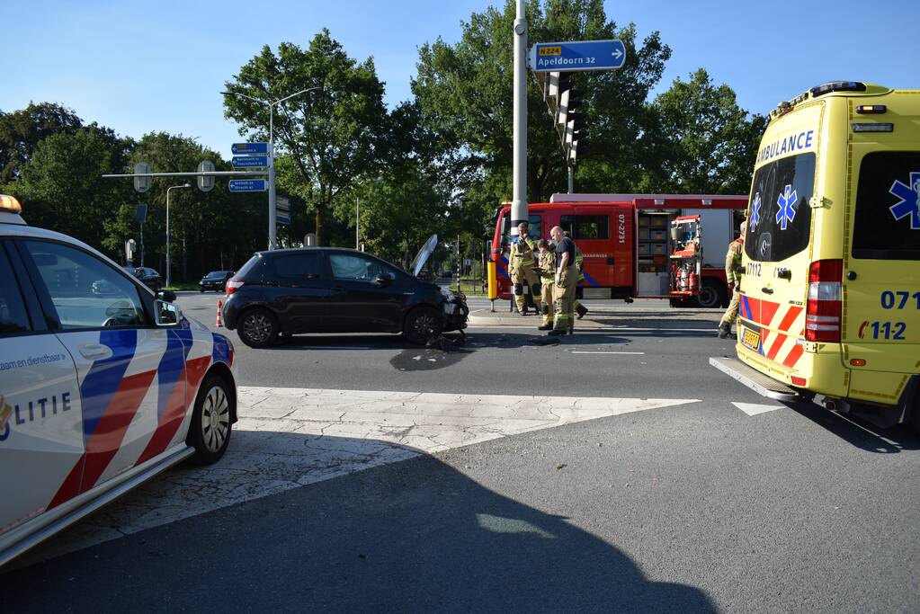 Schade na botsing op kruispunt