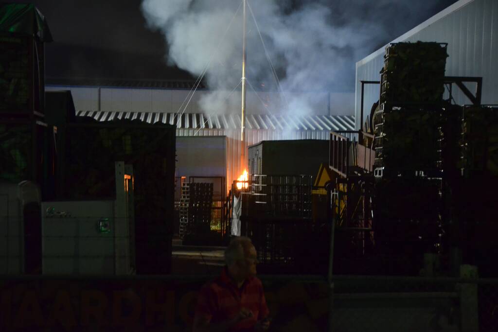 Flinke rookontwikkeling bij brand op industrieterrein