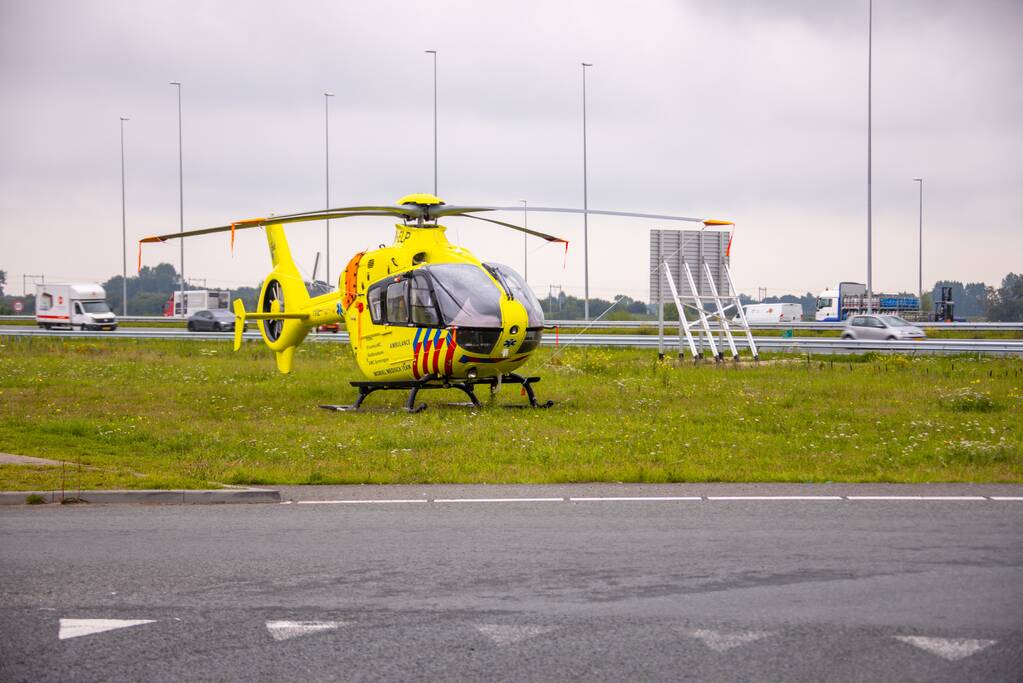 Traumahelikopter strandt naast A1