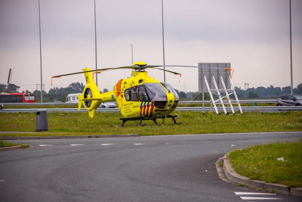 Traumahelikopter strandt naast A1