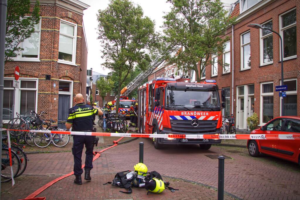 Persoon overleden bij woningbrand; verdachte aangehouden
